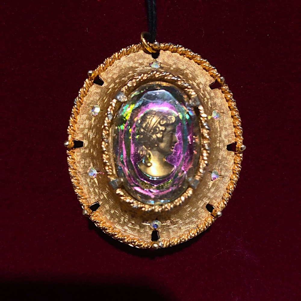 Vintage Cameo Pin